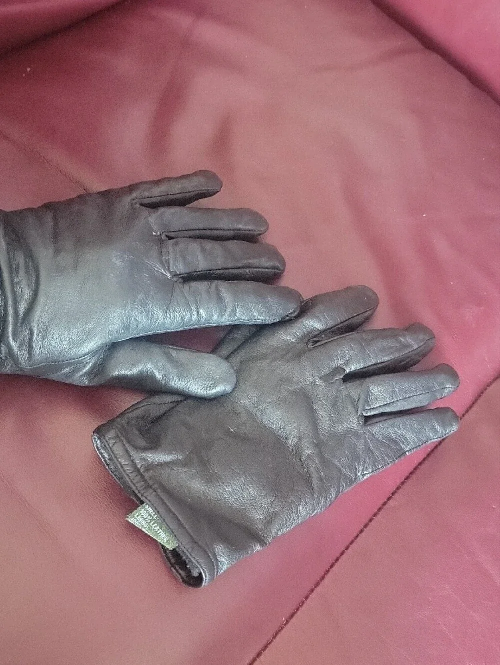3M Thinsulate Black Leather Women's Gloves - Classic Smooth Finish